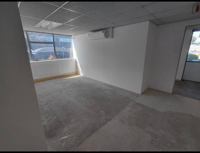 5,600M² OFFICE TO LET IN VORNA VALLEY